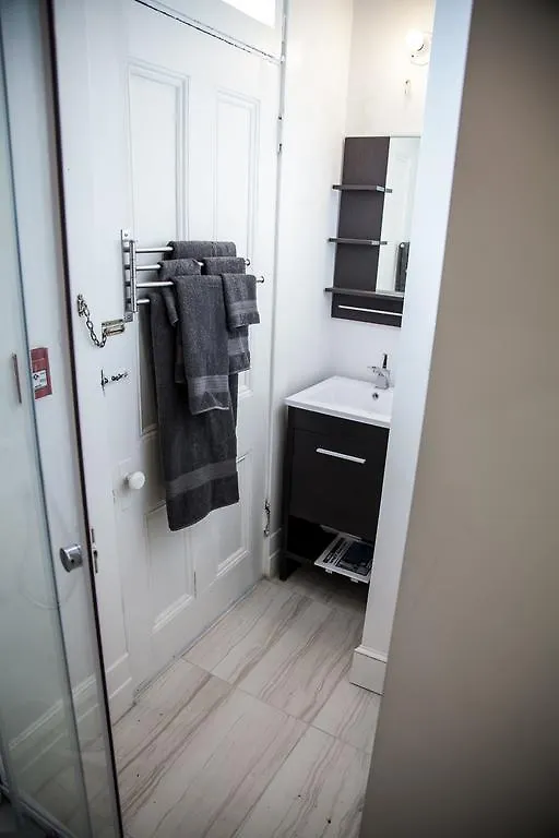 The Avalon Tourist Suites Gæstehus Toronto