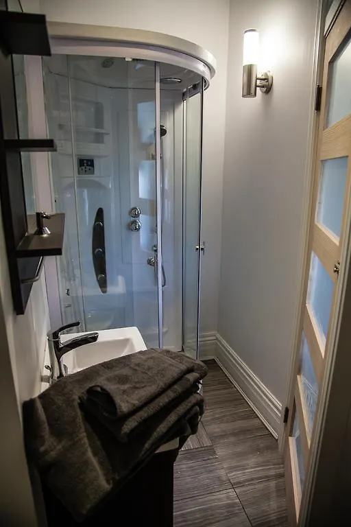 The Avalon Tourist Suites Toronto